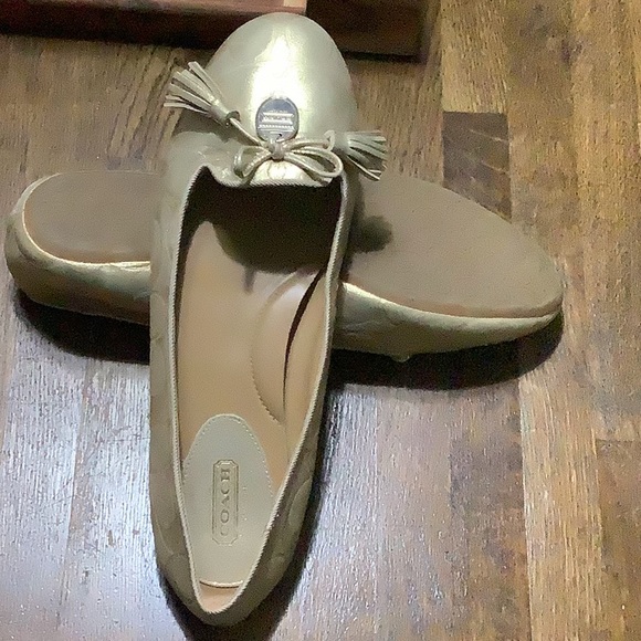 Gold Coach Slip on shoes - Picture 2 of 3